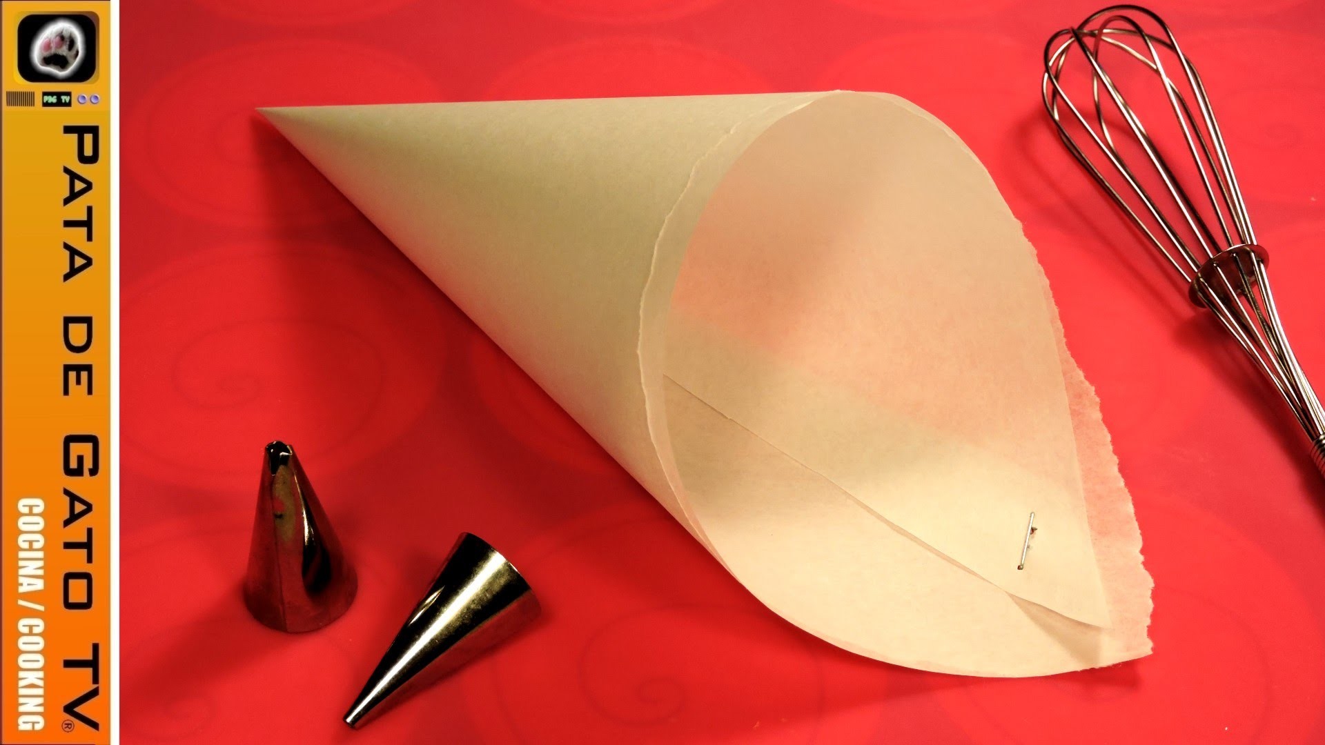 Como hacer tus mangas pasteleras de papel. DIY paper pastry bags