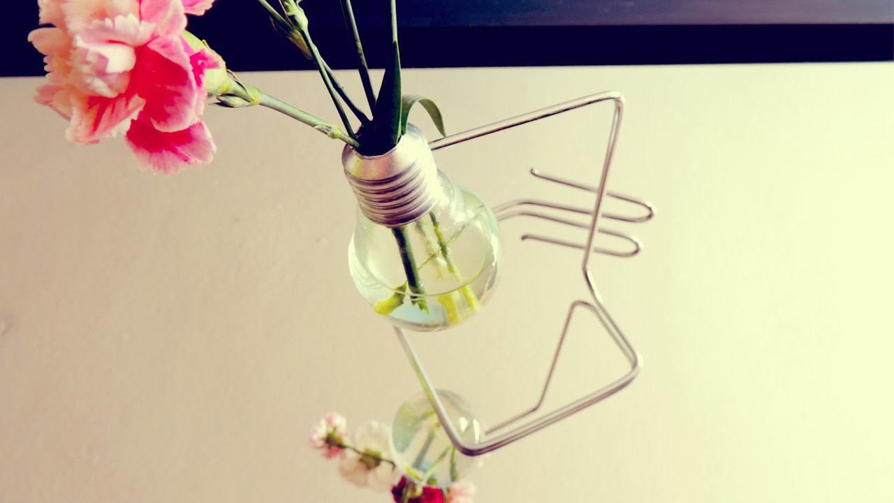 Manualidades - Como hacer un florero con una bombilla | DIY