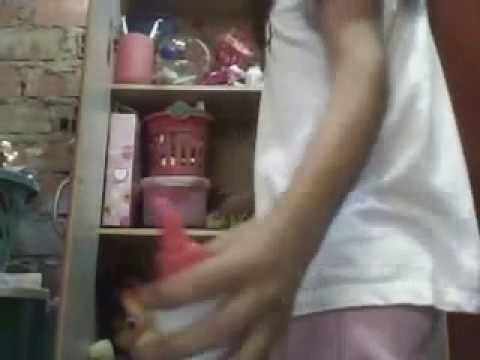 Mi armario y mesa donde hago y estan mis manualidades