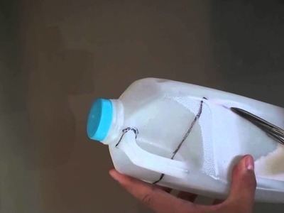 Como hacer un Recogedor reciclando un bote de leche