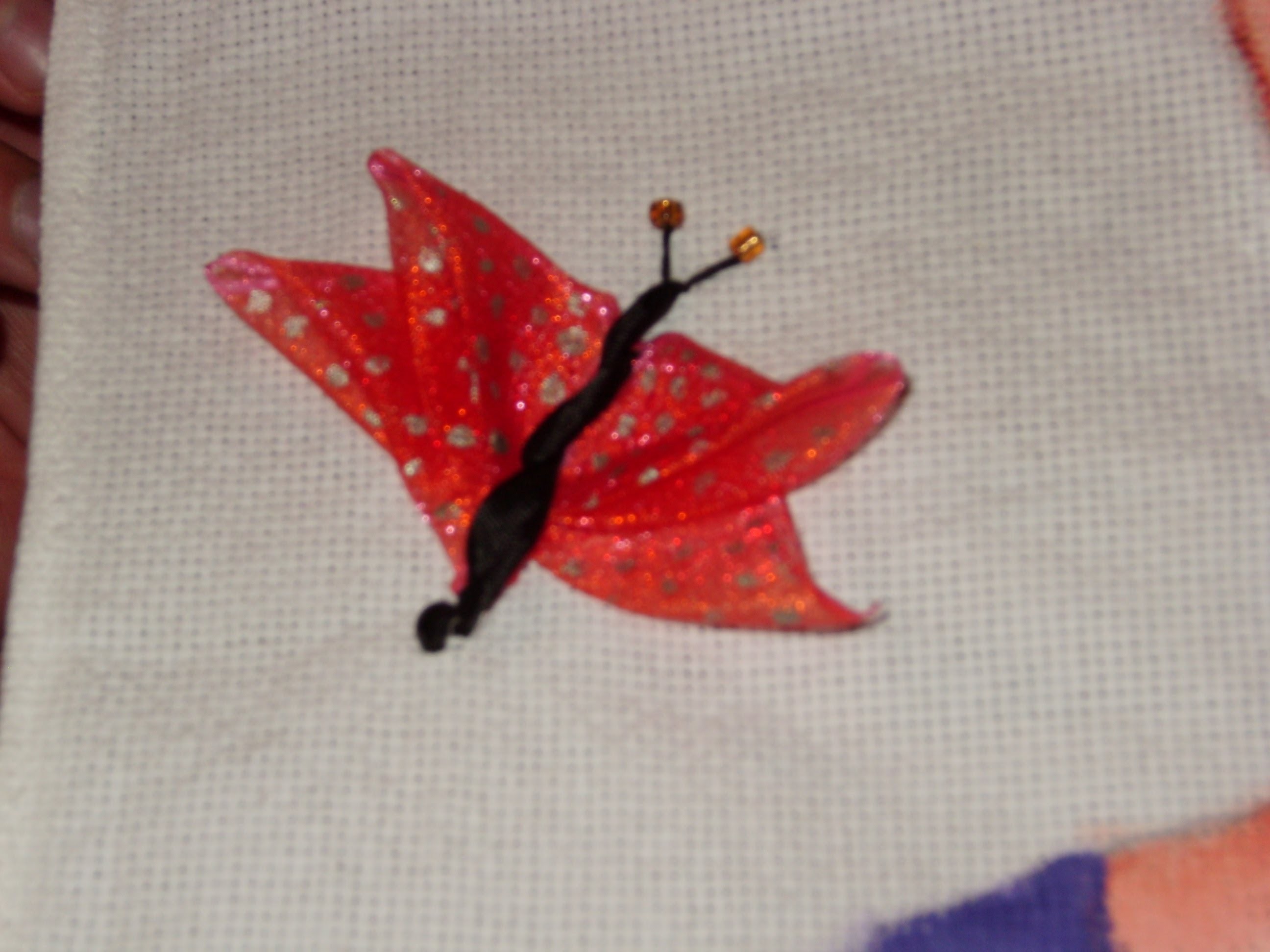 DIY Cómo bordar  una mariposa en listón.cintas