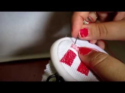 PUNTO DE CRUZ DE BRAZO ESTIRADO COSIDO EN PARALELO DE DOS PUNTADAS DE LARGO