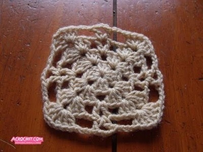 Aplicacion cuadrada con conchitas tejida a crochet
