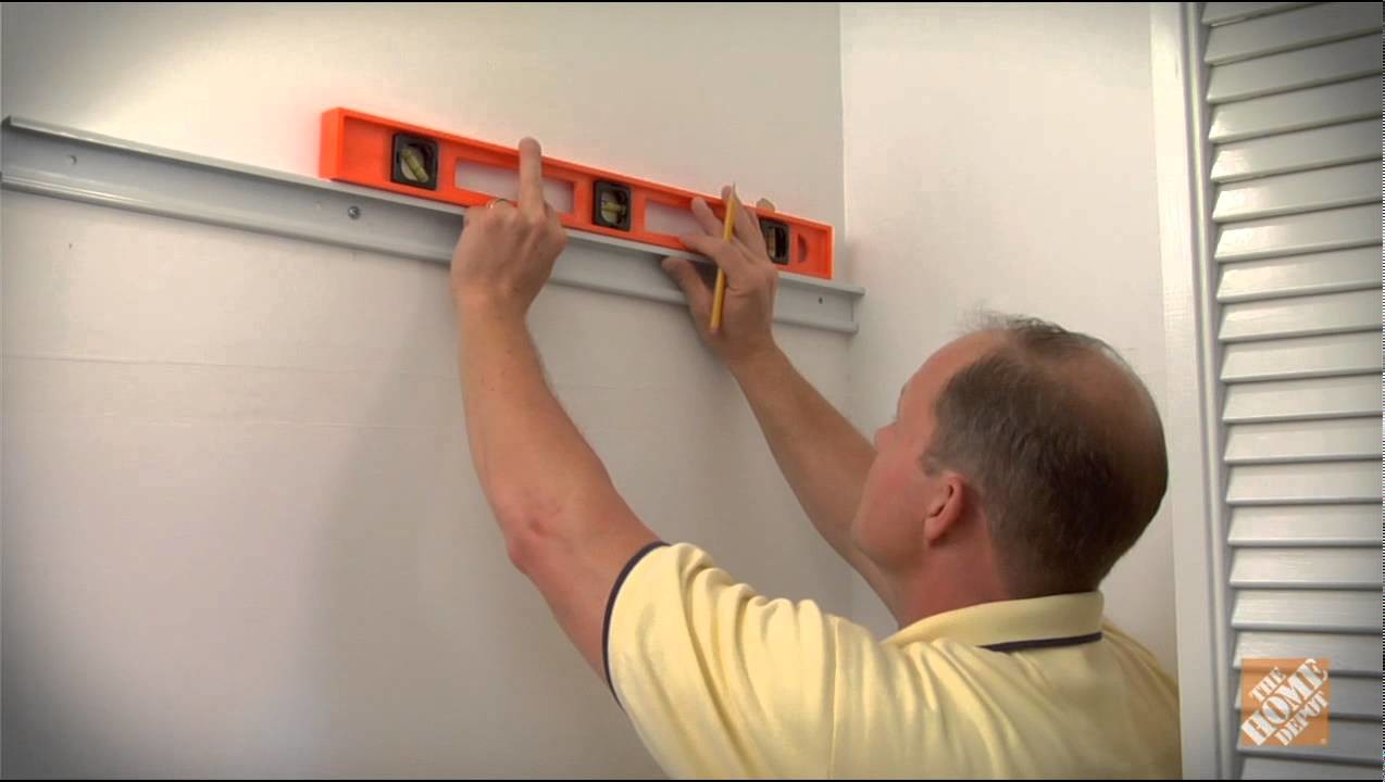 Cómo instalar repisas de alambre