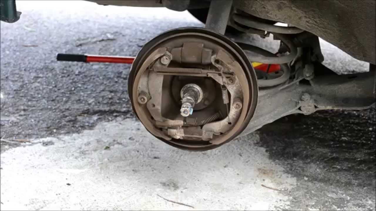 DIY (Hágalo usted mismo) Engrase de baleros, limpieza y regulación de frenos traseros Chevy Monza 98