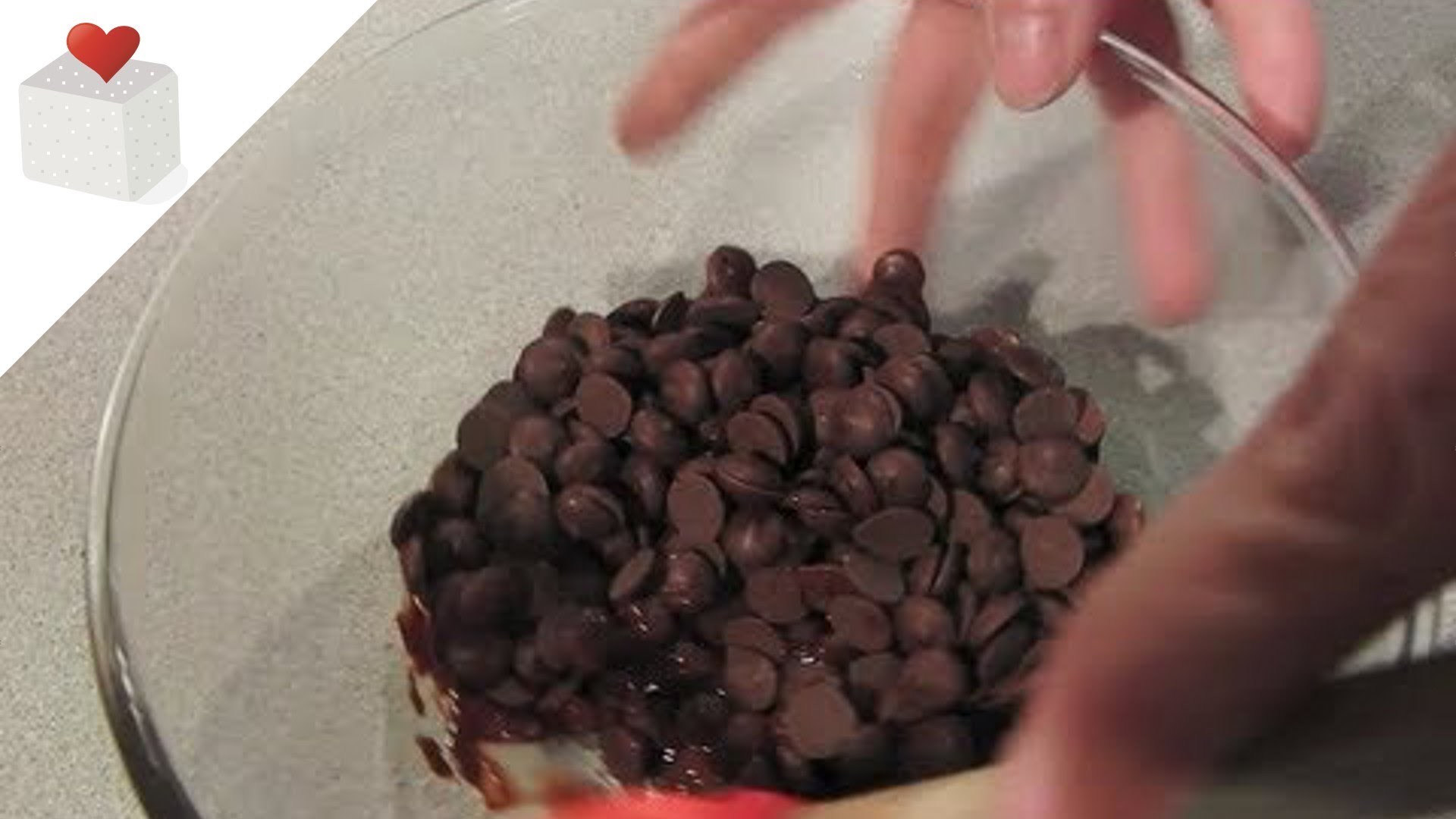 Cómo hacer Chocolate Moldeable paso a paso | Trucos para Fondant por Azúcar con Amor