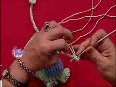Mónica Astudillo - Bienvenidas TV - Teje en crochet prendas para vestir la cafetera y tazas.