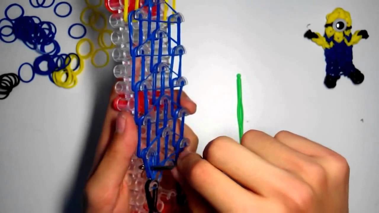 Cómo hacer minion de gomitas con telar rainbow loom  Rainbow loom charms minion with loom bands  HD