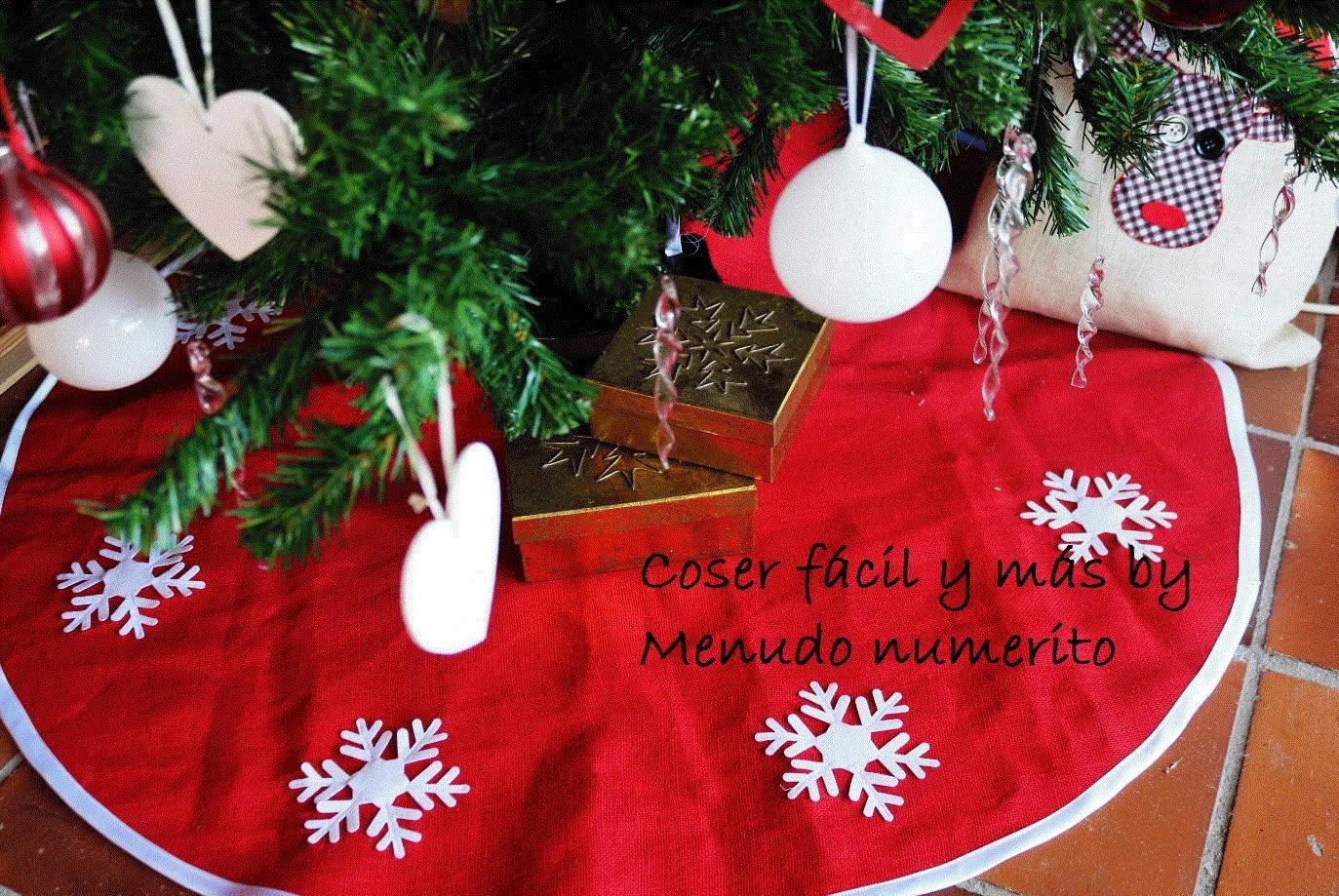 Cómo hacer un faldón, falda o pié de árbol Navidad. DIY Christmas tree skirt