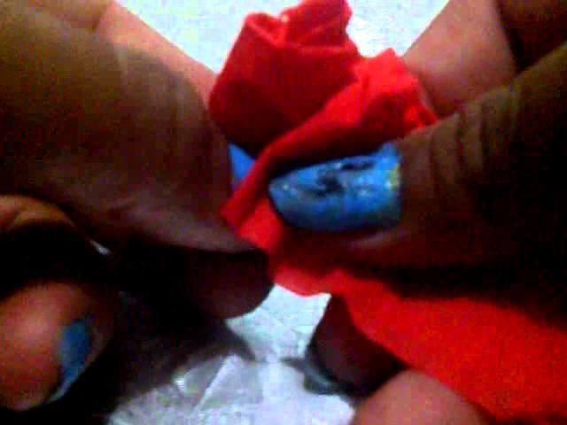 Rosas hechas con papel crepe