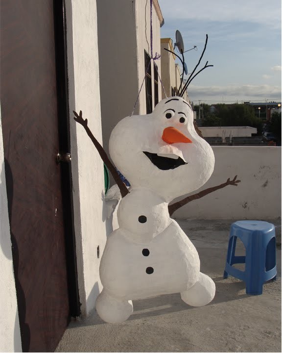 Piñata de Olaf, el muñeco de Frozen