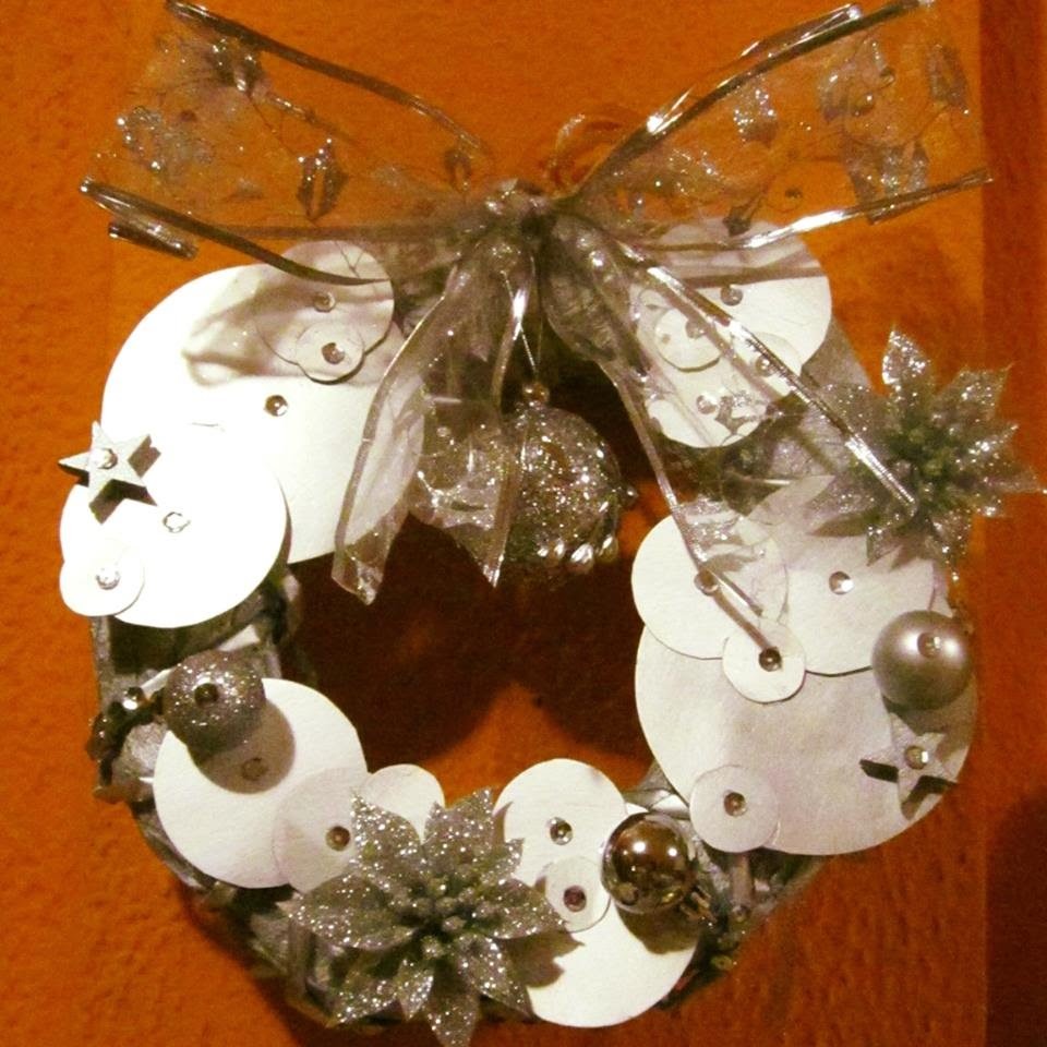 CORONA DE NAVIDAD - PRODUCTOS RECICLADOS - TETRABRIK - PERIÓDICO Y TUBOS DE PAPEL HIGIÉNICO