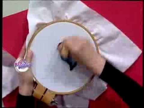 Mónica Somma - Bienvenidas TV - Teje en bordado chino un cisne.