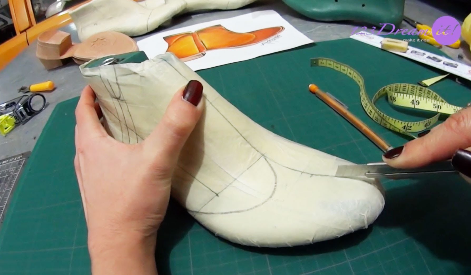 Calzado Artesanal Parte 3 - Traza el diseño