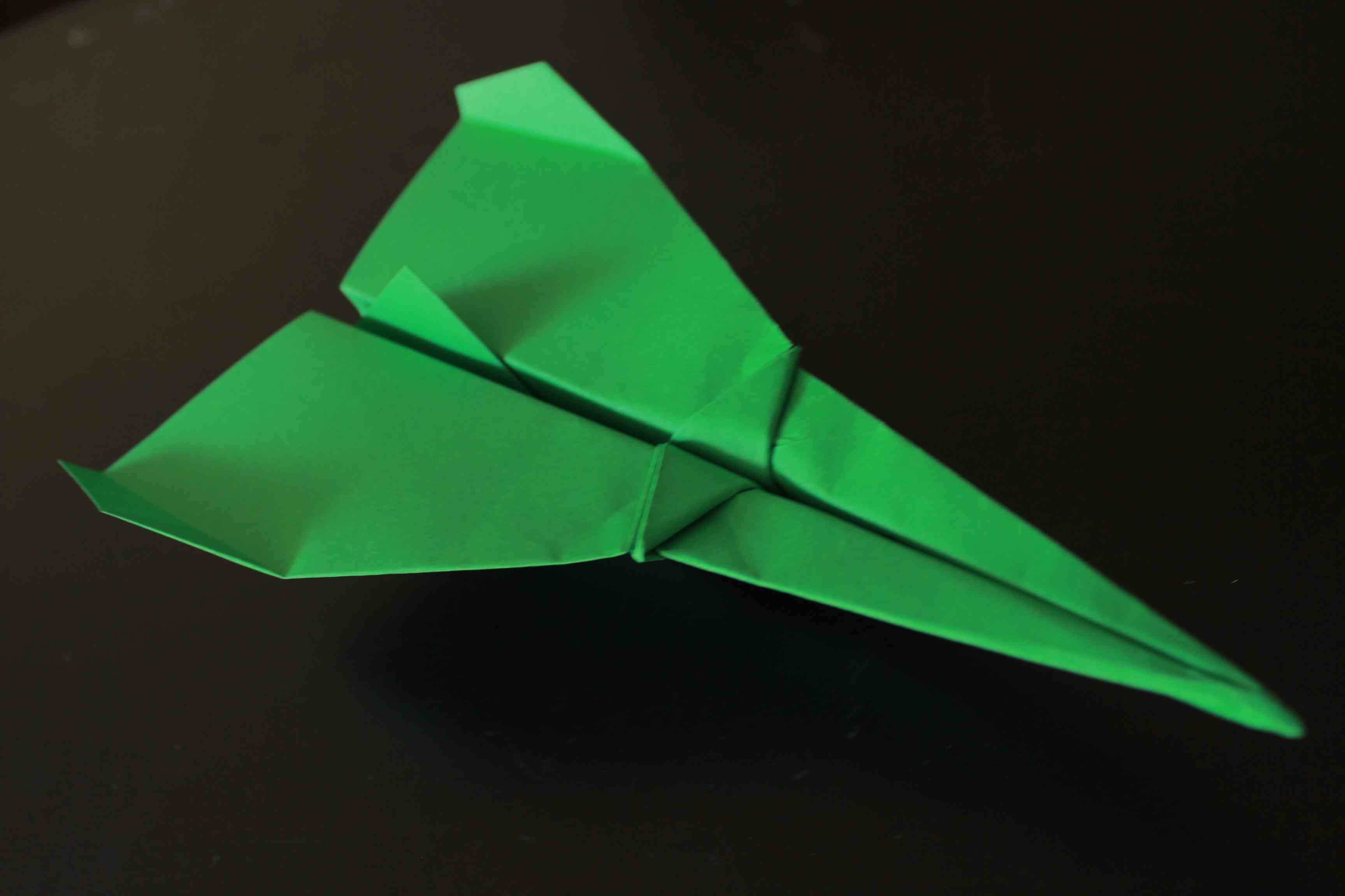 Como hacer un Avion de Papel que Vuela Mucho - Origami Avión | Fighter Paper Plane