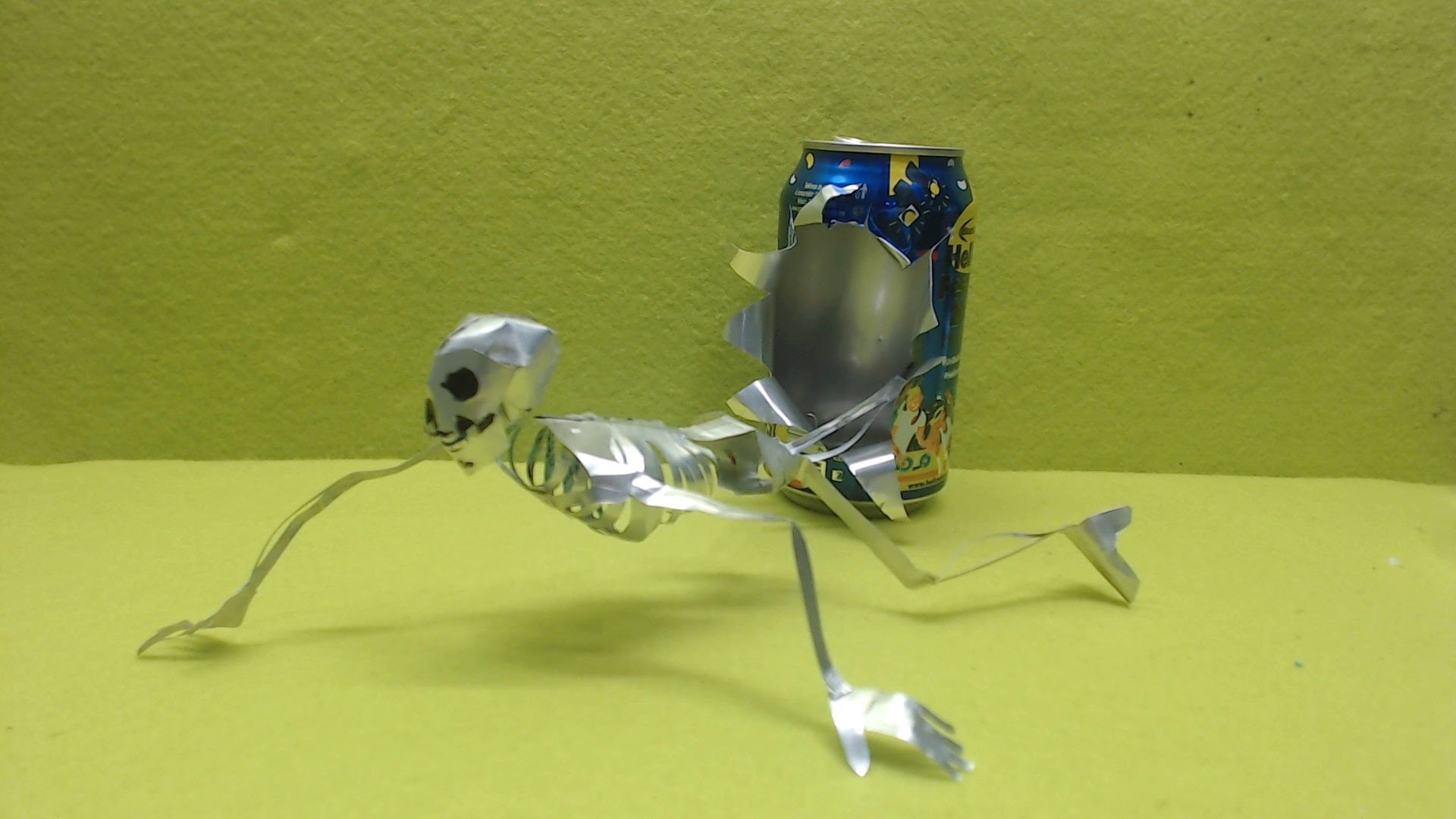 Esqueleto hecho con latas de Aluminio tutorial
