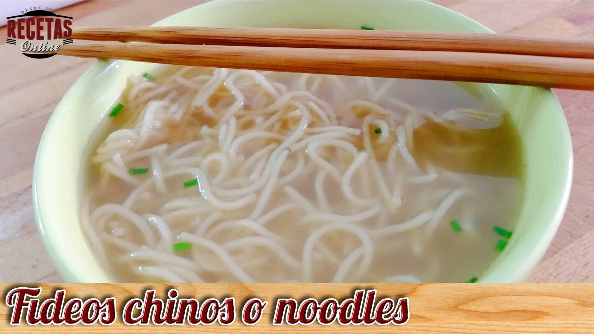 Fideos chinos o noodles de pollo - Recetas de cocina