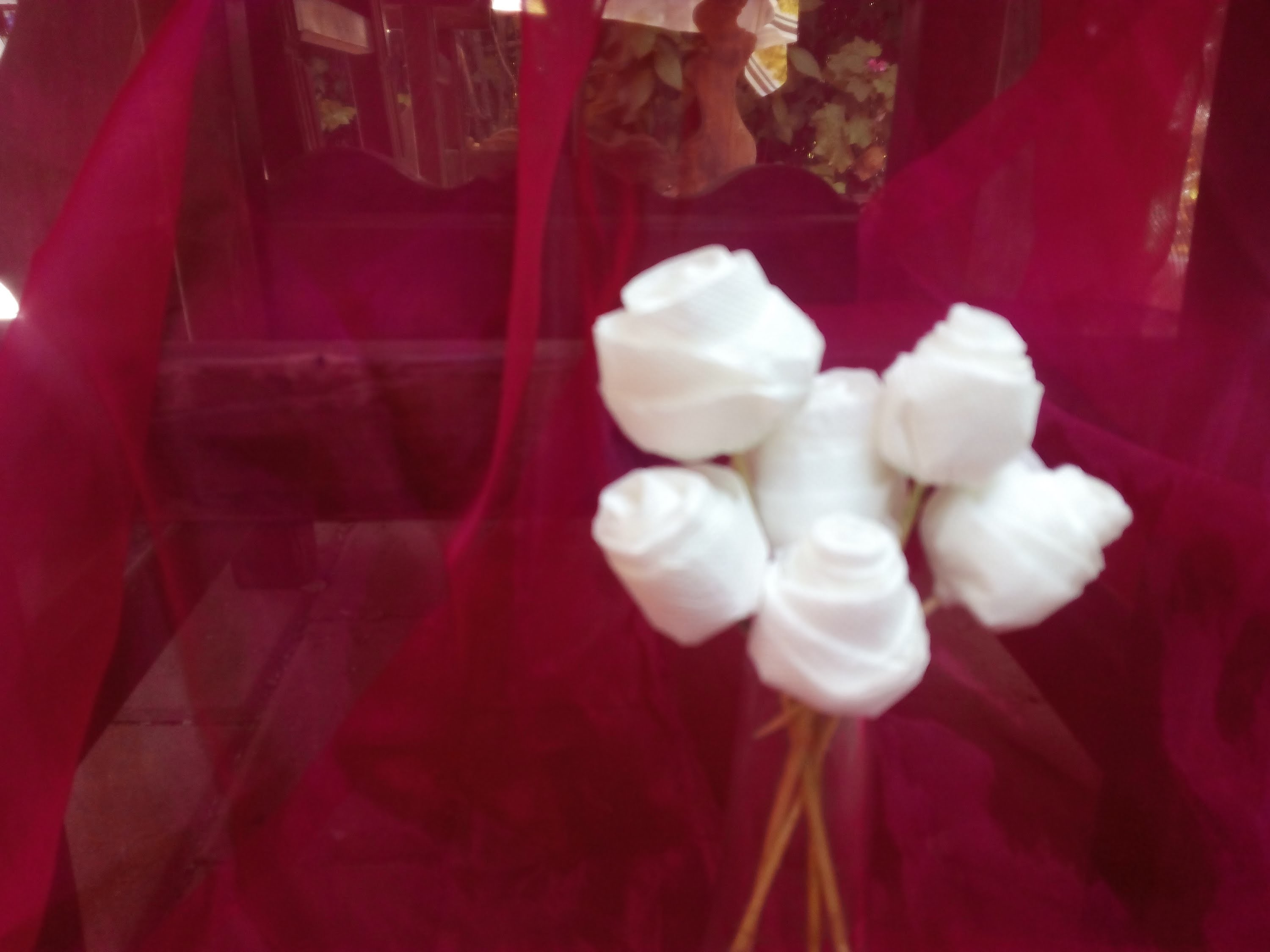 Diy Como hacer rosas de pitiminí con papel higiénico 7ª