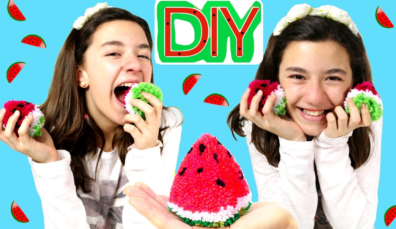 Cómo hacer un pompón con forma de Sandia. DIY Watermelon pompom