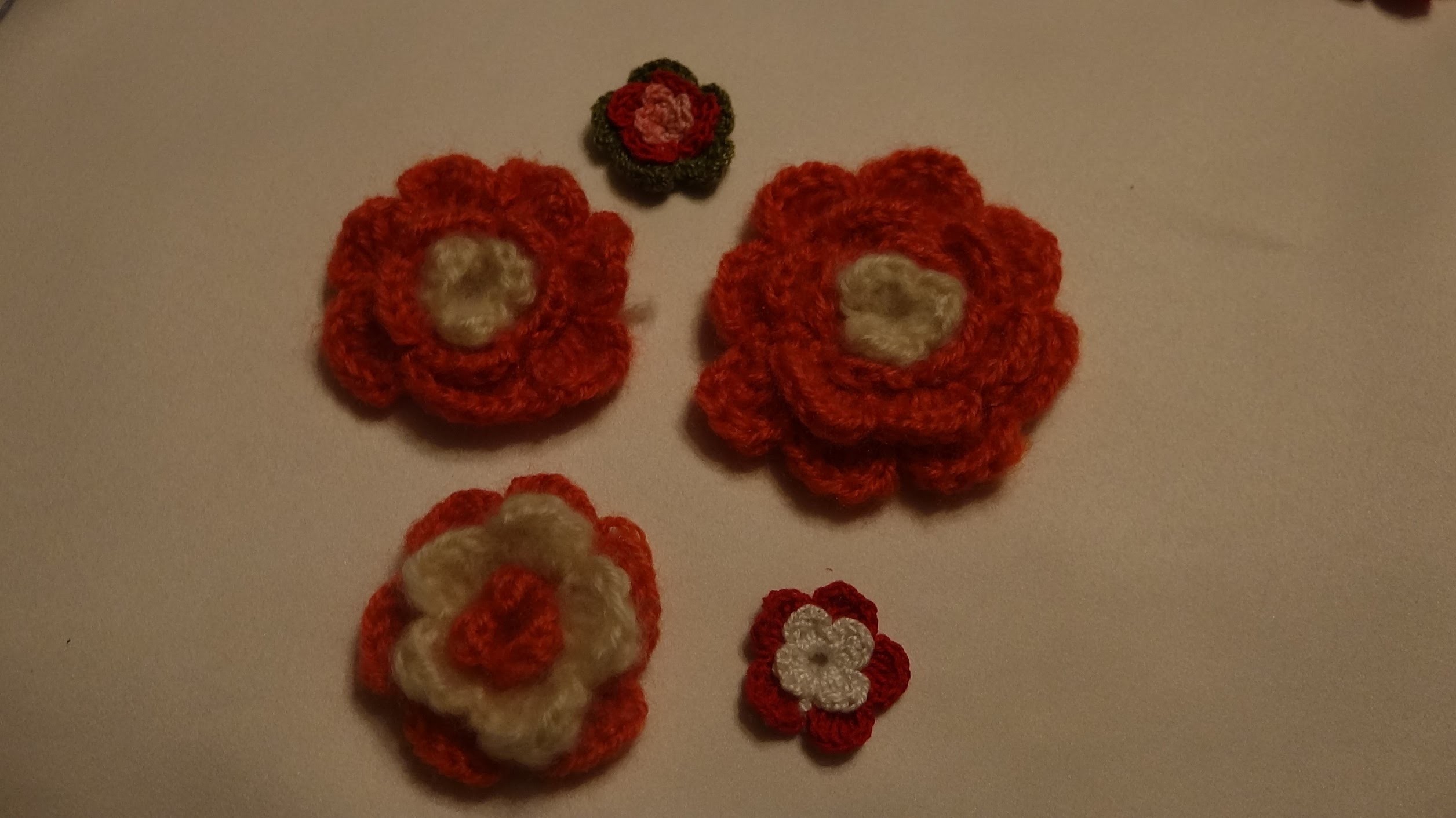 Como hacer  una rosa  tejida a crochet