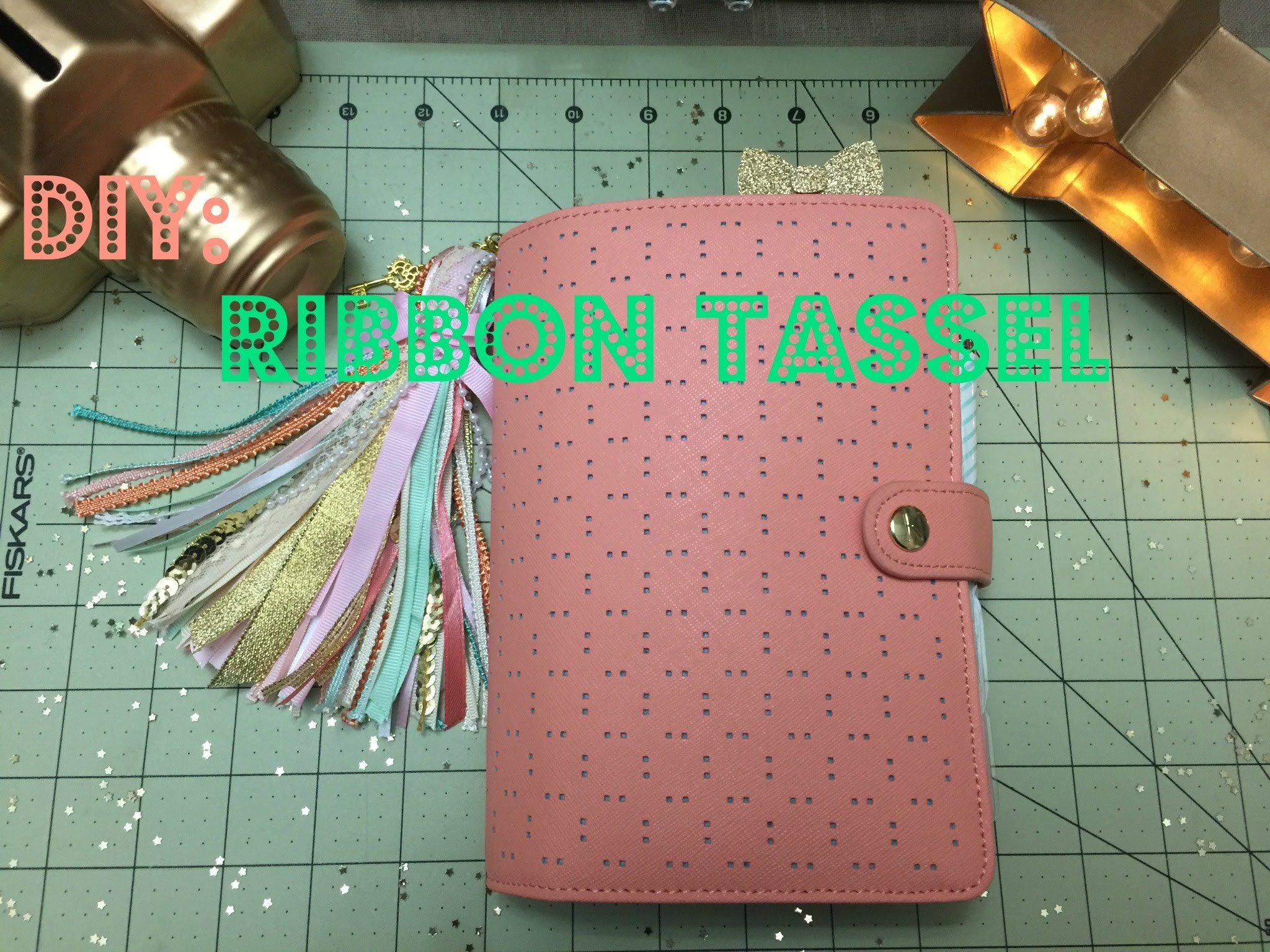DIY: Ribbon Tassel | Tassel de Cintas