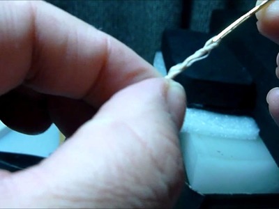 Enhebrado de agujas para coser cuero a mano