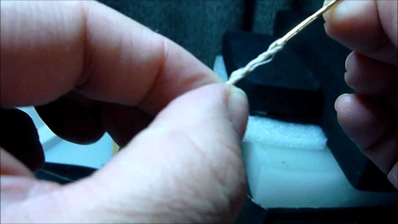 Enhebrado de agujas para coser cuero a mano