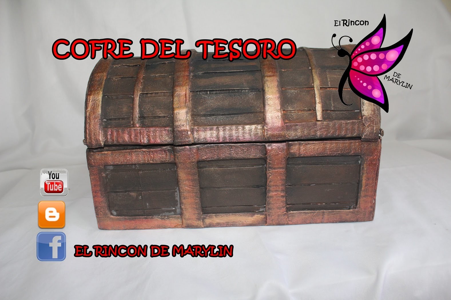 Cofre del tesoro hecho con carton - Treasure chest made ​​of cardboard