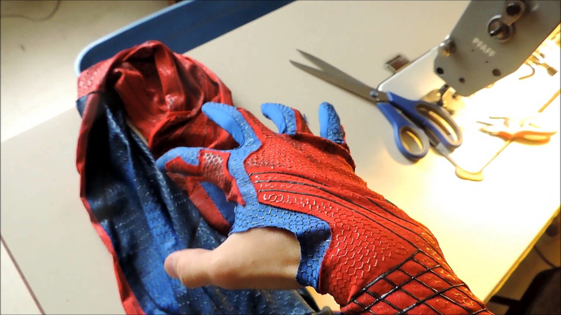 Como se hizo el traje de The Amazing Spiderman