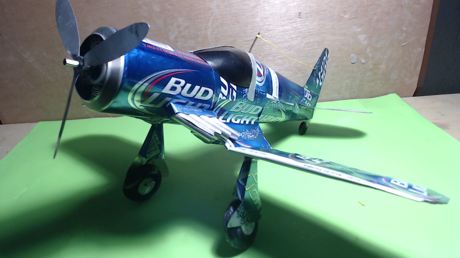 Avión hecho de latas tutorial