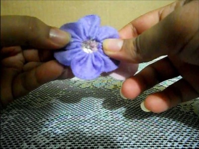 DIY una flor de fieltro para el pelo