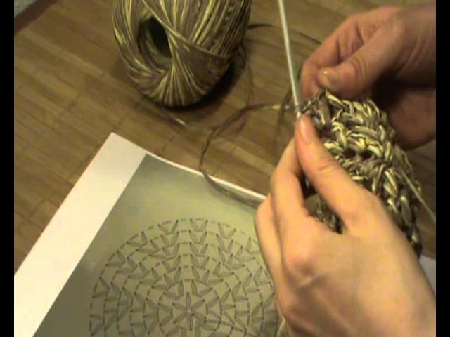 Gorra de Ganchillo-Crochet con visera Con "Paper" de lanas Katia