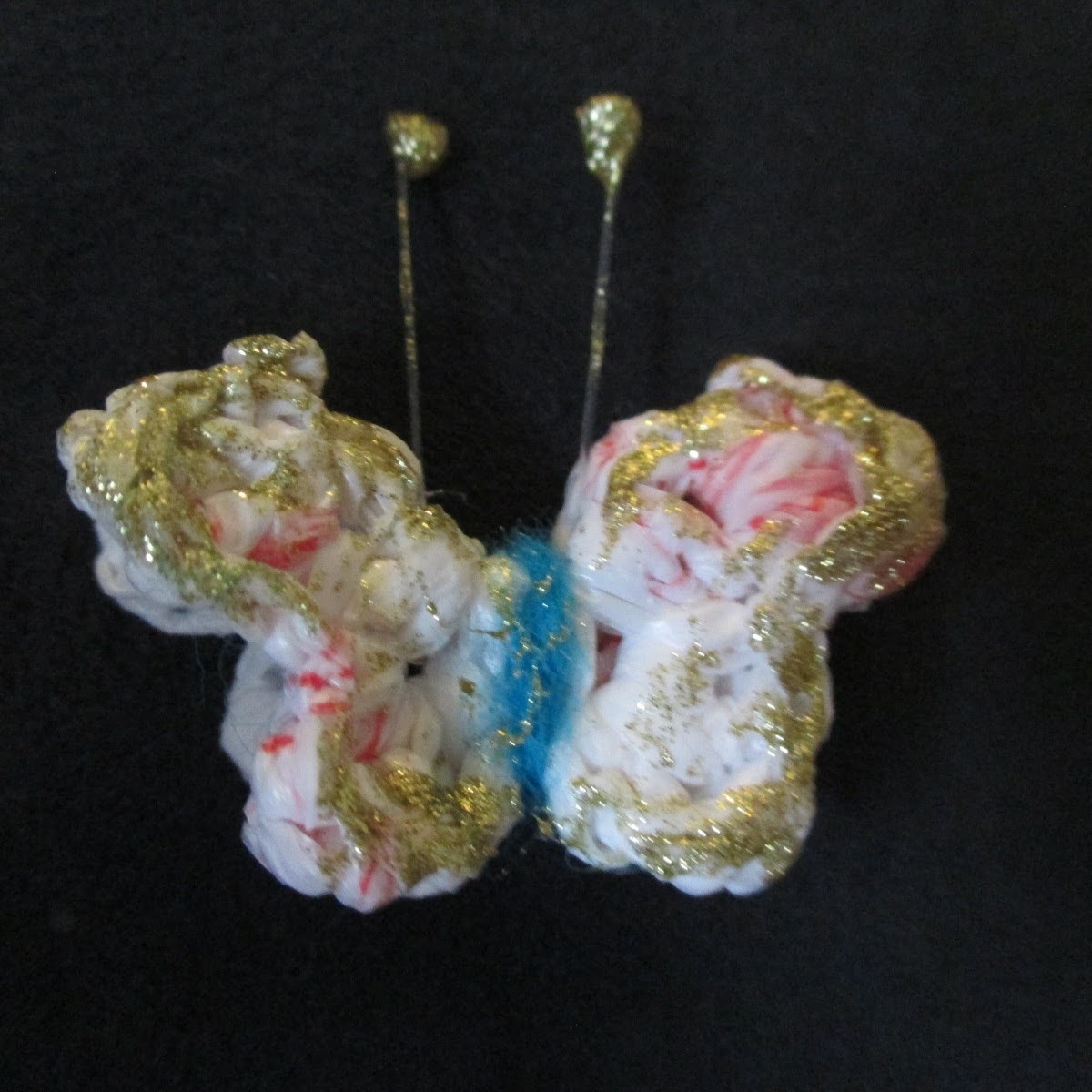 Mini mariposa tejida con bolsas plásticas, Tiny crochet butterfly, borboleta