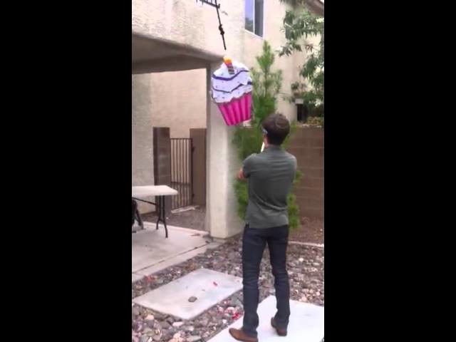 Cupcake piñata