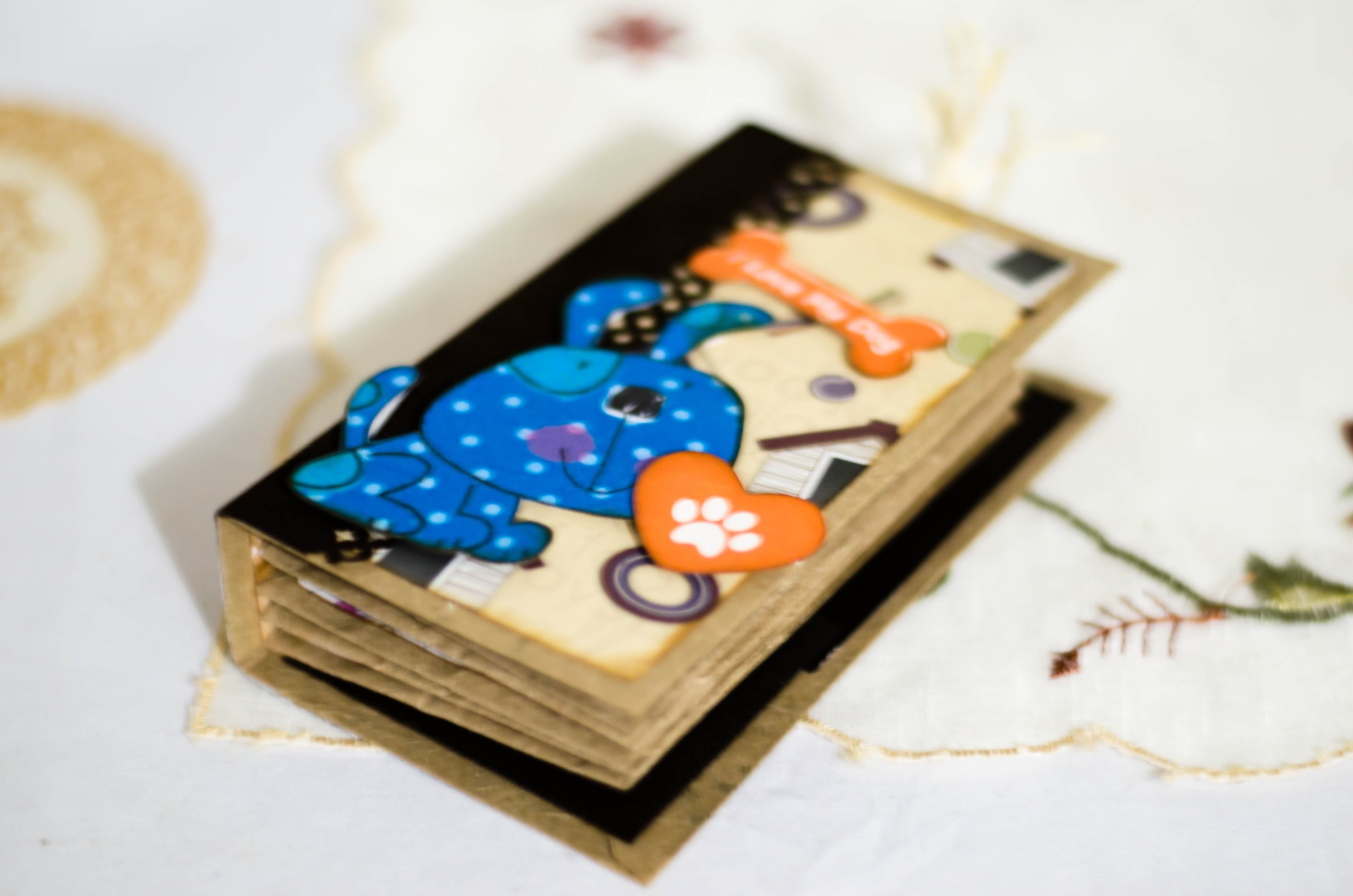 Tutorial scrapbook: como hacer un minialbum con bolsas de papel y tags reciclando parte 2.2 DIY