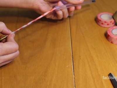 Cómo decorar un bolígrafo con washi tape | facilisimo.com