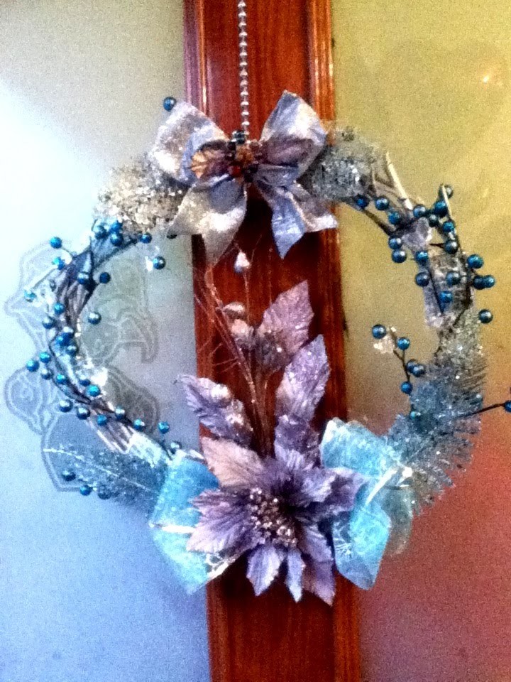 DIY corona navideña ramas secas Decoracion elegante listón Christmas wreath
