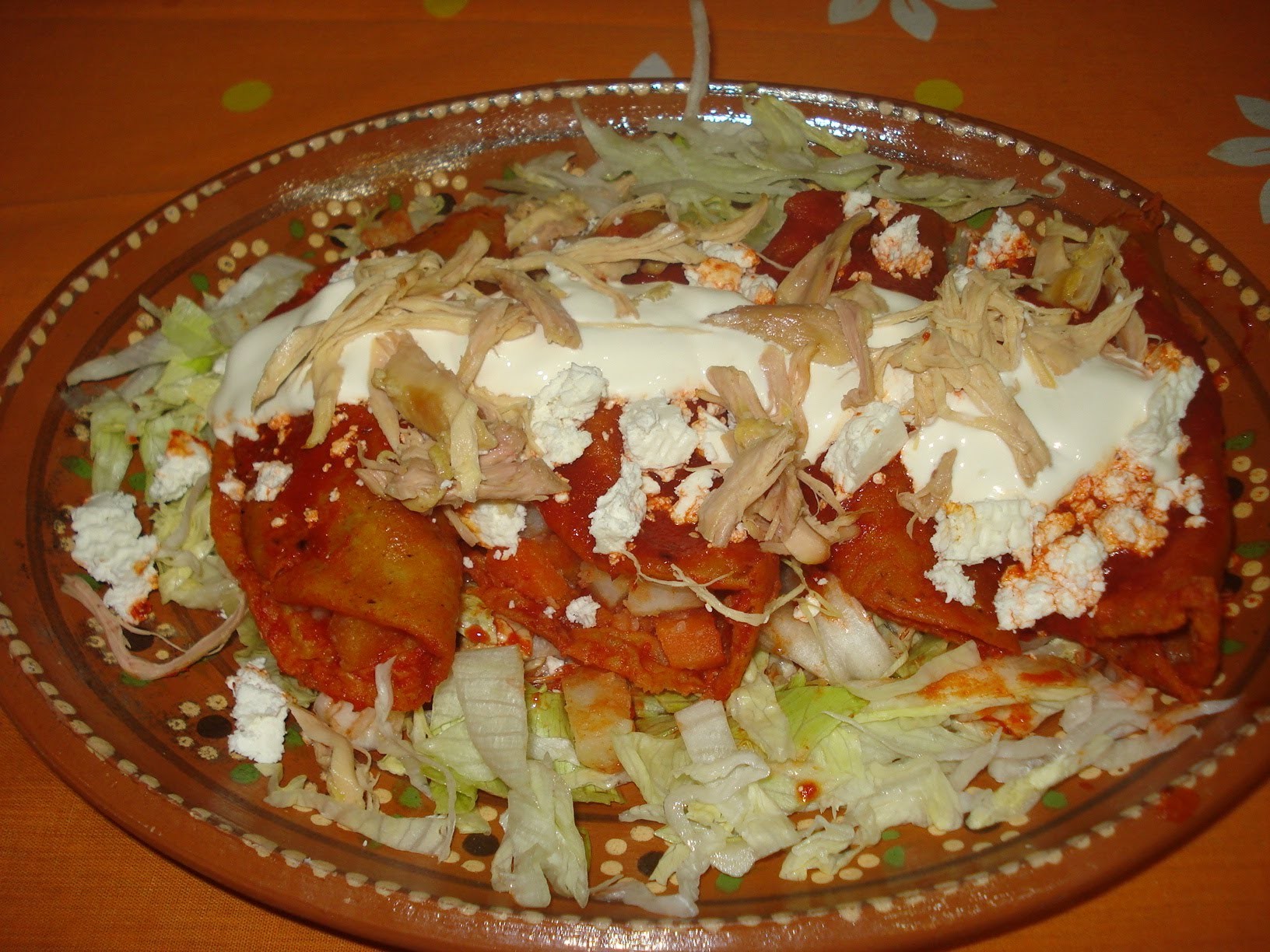 Enchiladas en Salsa de Guajillo