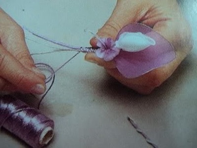 DIY :petalos de tul y medias de nylon
