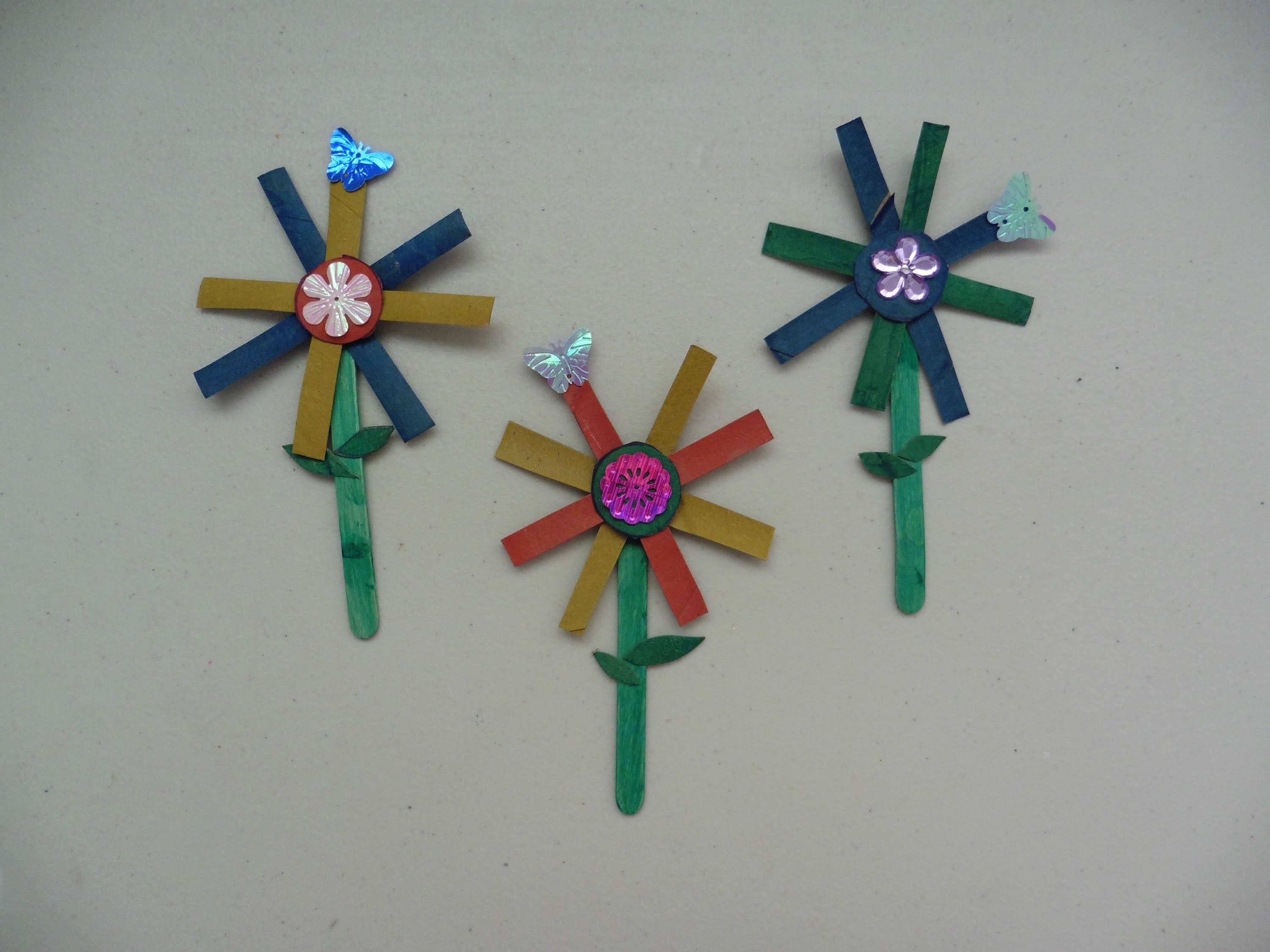 Flores con palitos de paletas y rollo de papel higenico - Creative Flower