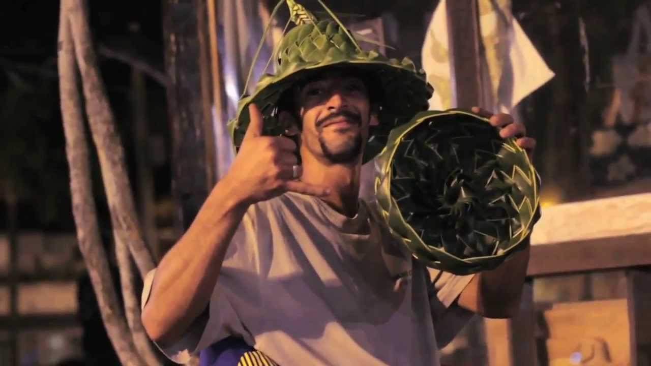 YUAN  y como realizar una canasta con una hoja de palma