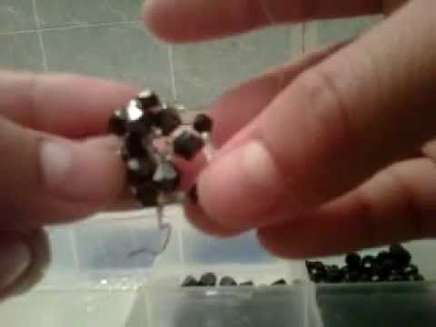 Como hacer aretes de chaquiras y diamantes # 1