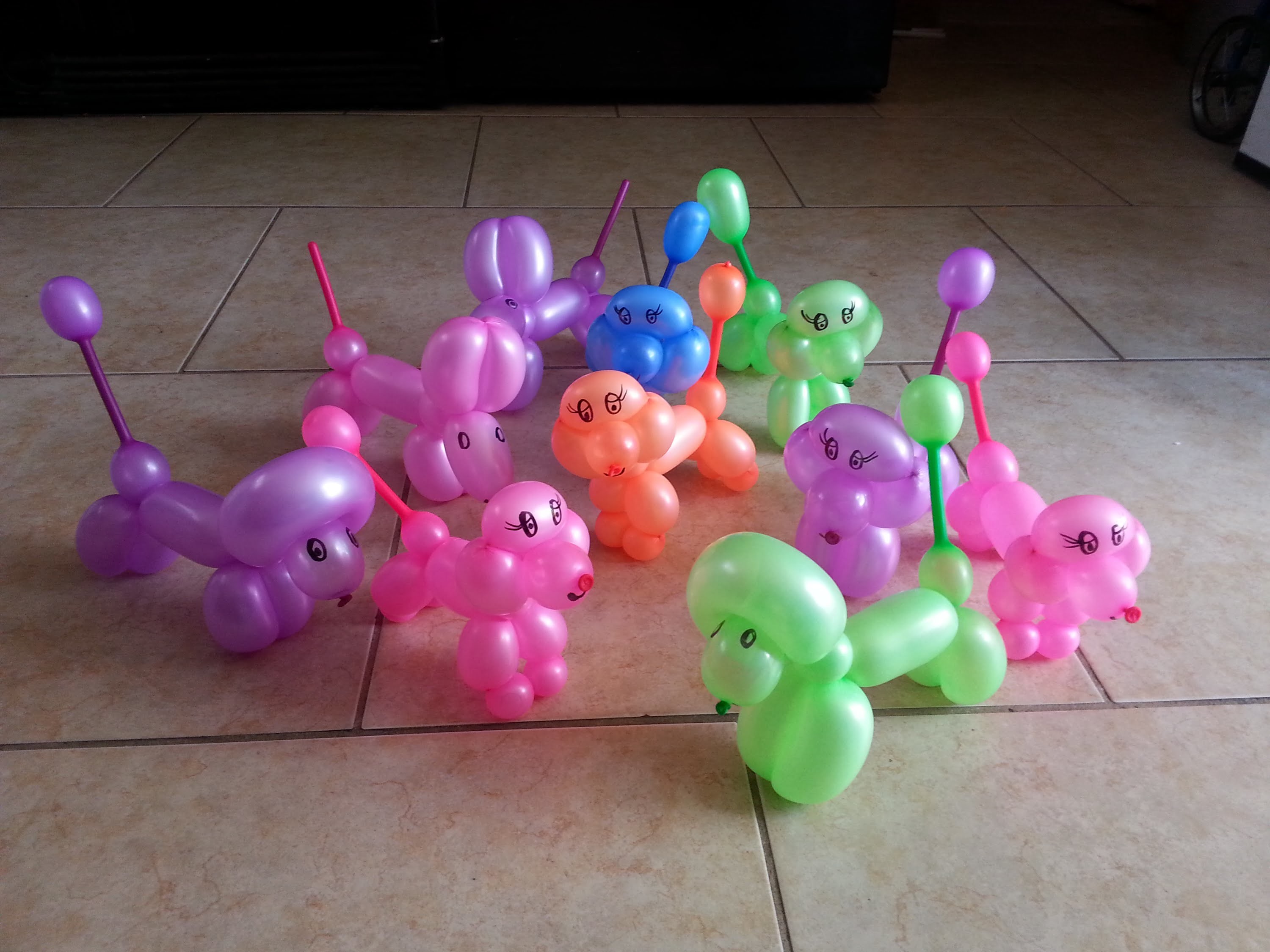 Como hacer un Perrito con un globo de 4 formas diferentes  figura fácil_how to make a balloon dog