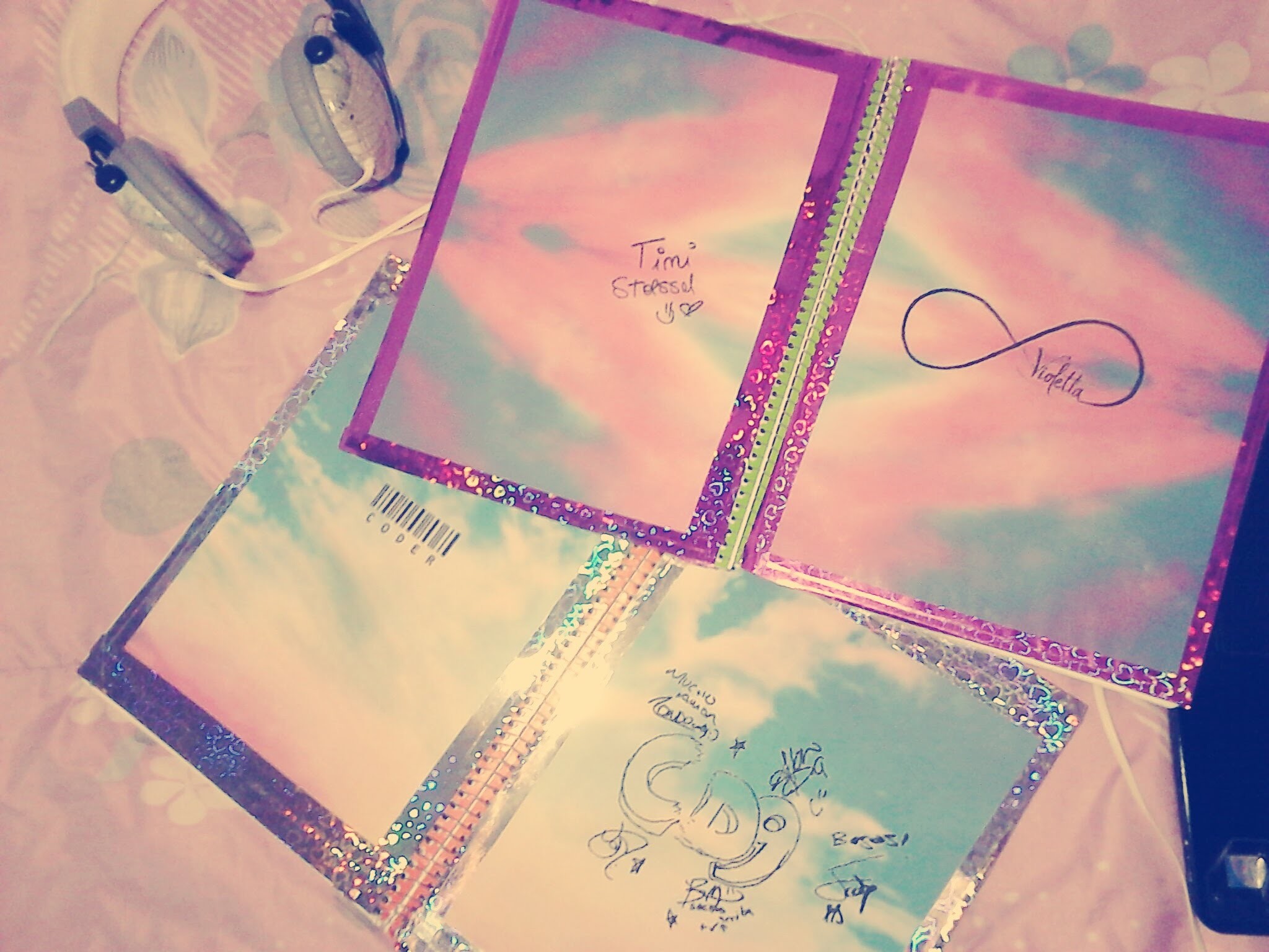 Decora tus cuadernos con CD9  y Violetta ;)