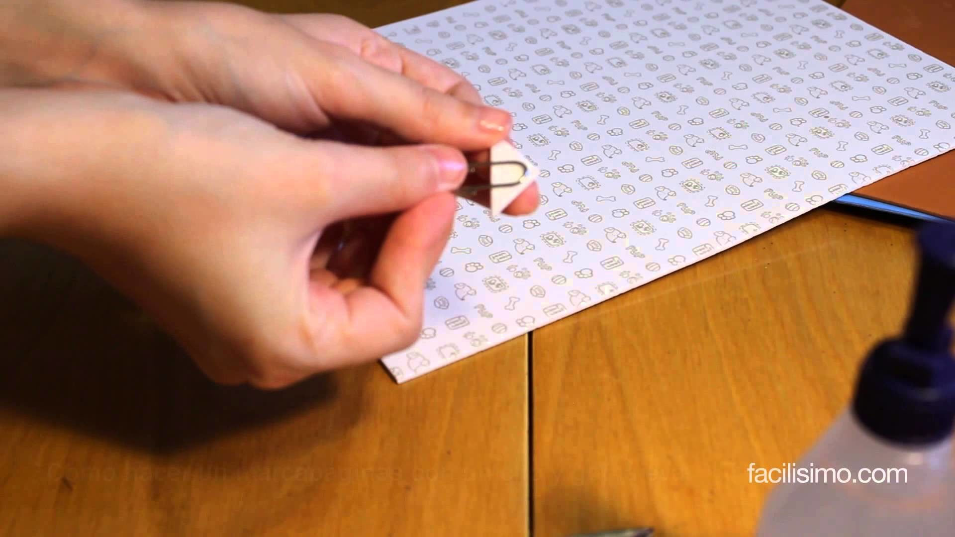 Cómo hacer un marcapáginas con un clip y goma eva | facilisimo.com