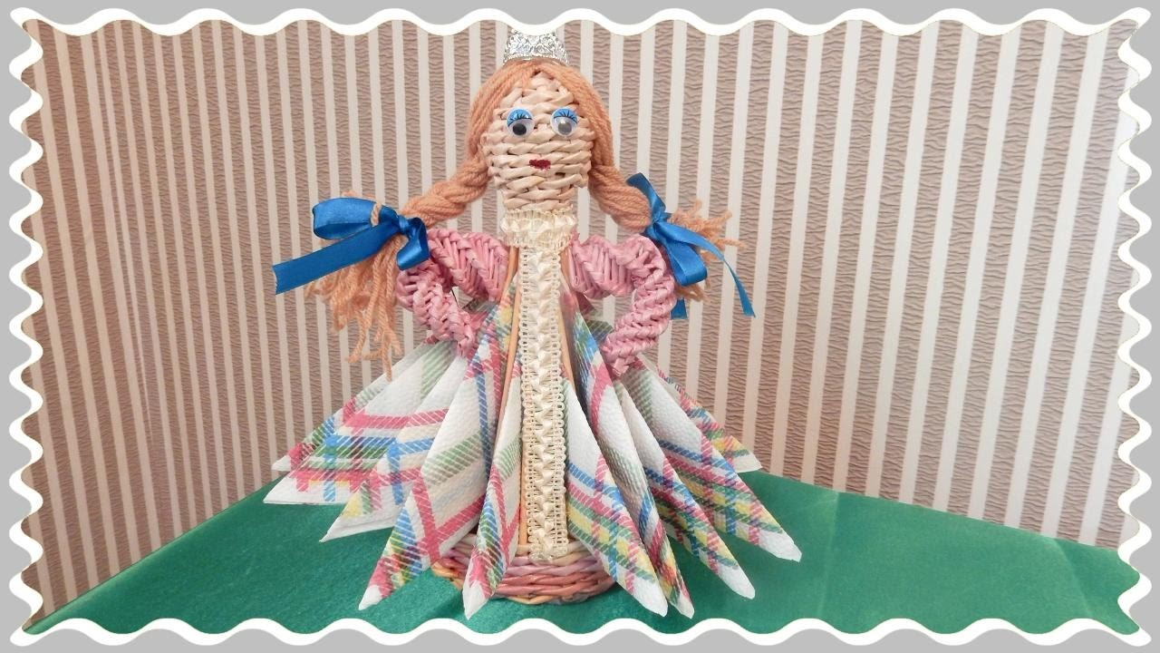 Weaving newspapers doll stand for napkins Handmade Cesto de papel periodico