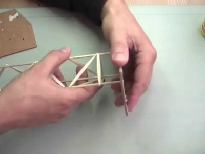 Cómo hacer una estructura de base triangular con pinchos y palillos