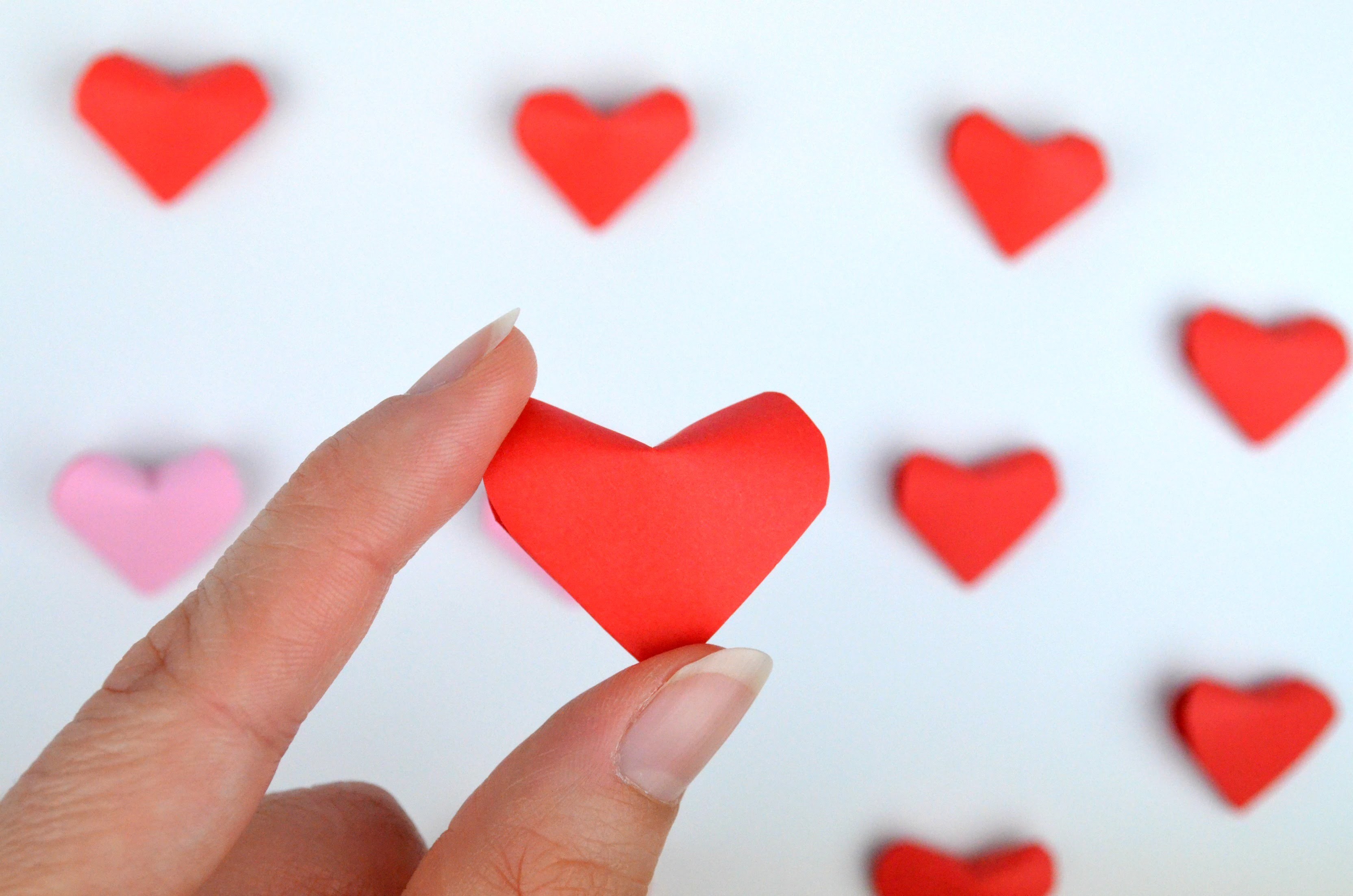 Cómo hacer corazones de papel en 3D | Easy origami heart tutorial | Lluna May