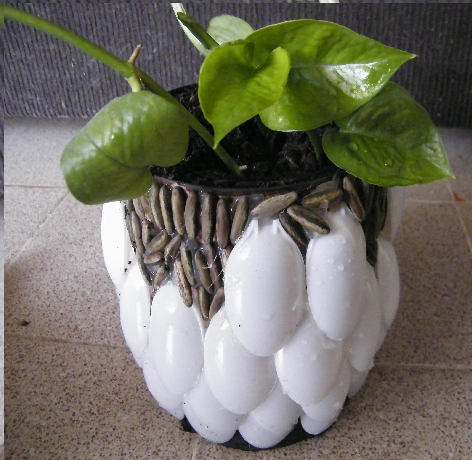 Recicla, maceta con cucharas