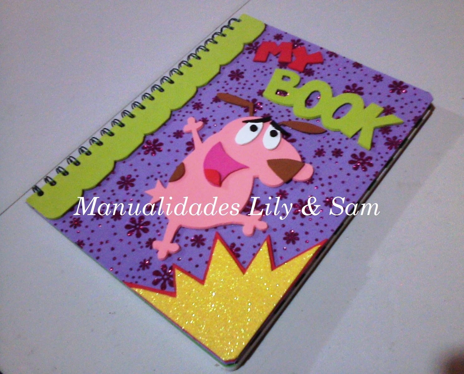 Cuaderno argollado decorado con Foami (Goma Eva)